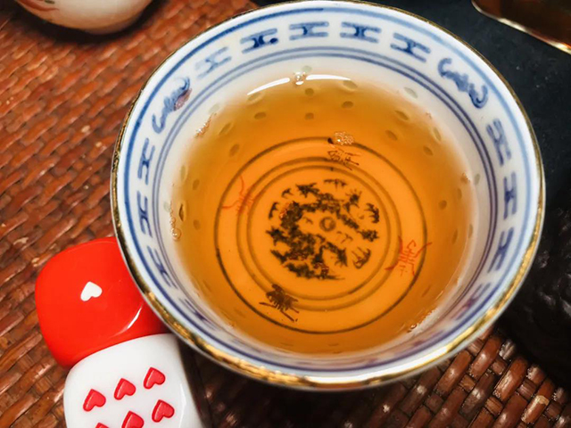 下关2005年南诏青饼普洱茶