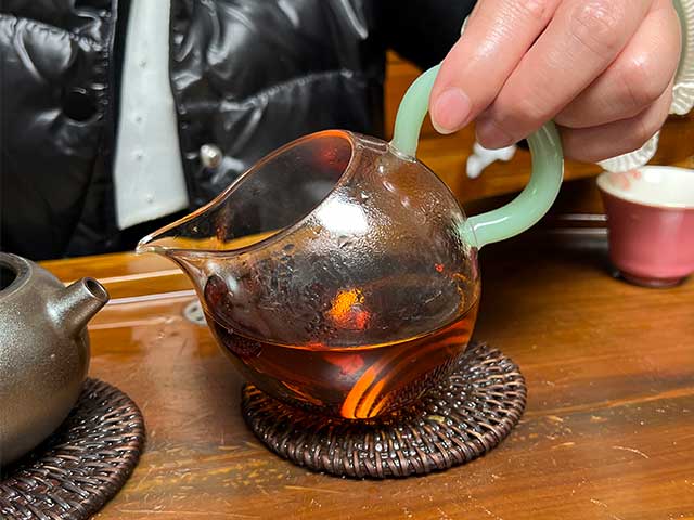 图为1998年7572黄印熟普品鉴第九道茶汤