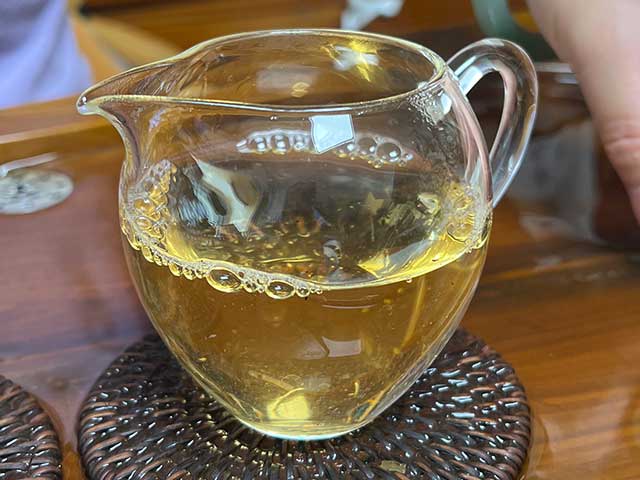 图为私人定制茶2018年三境古树青饼洗茶润茶第二道茶汤