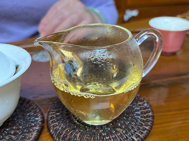 图为私人定制茶2018年三境古树青饼品鉴第五道茶汤