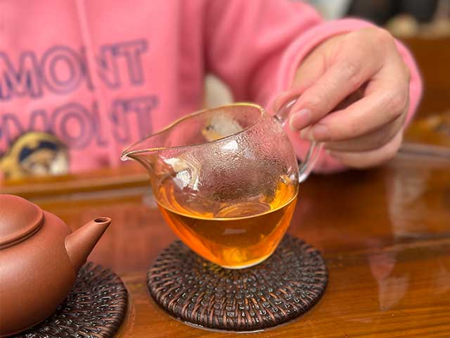 图为红海棠2007年老海塘古树茶头道汤体