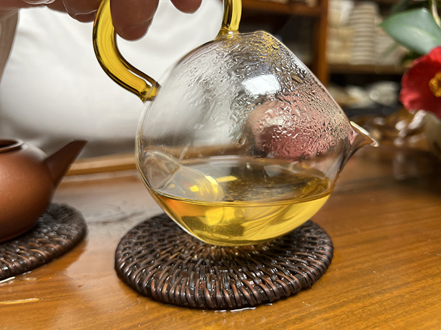 贡沱驿2006年云南景迈古树茶小饼品鉴第六道茶汤