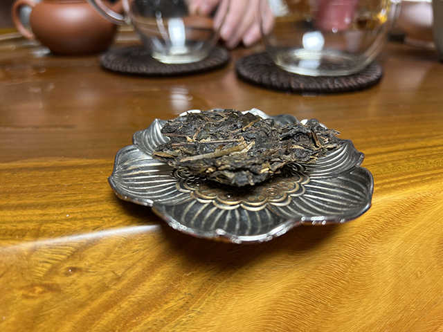 图为贡沱驿2006年云南景迈古树茶小饼