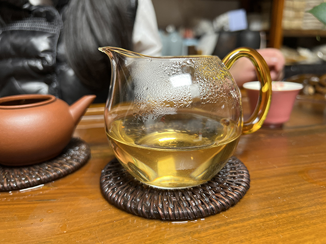 贡沱驿2006年云南景迈古树茶小饼品鉴头道茶汤