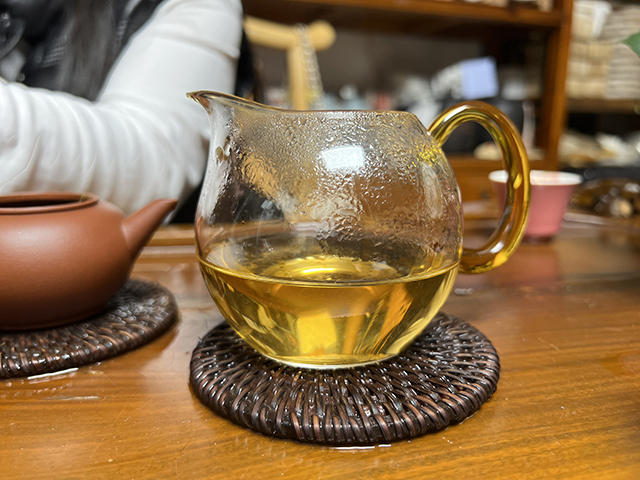 贡沱驿2006年云南景迈古树茶小饼品鉴第三道茶汤