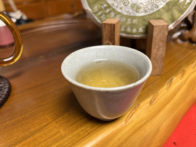 贡沱驿2006年云南景迈古树茶小饼品鉴第五道茶汤