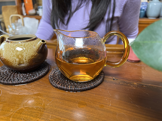 图为1999年9901批易武红印圆茶品鉴第四道茶汤