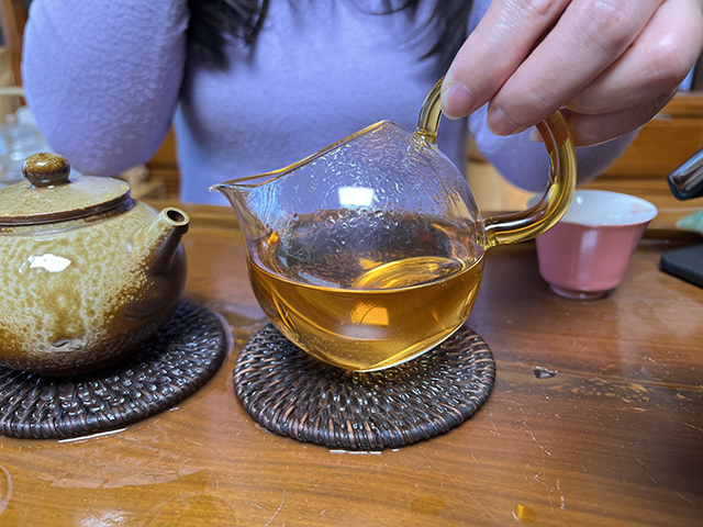 图为1999年9901批易武红印圆茶品鉴第六道茶汤