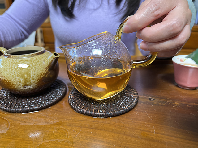 图为1999年9901批易武红印圆茶品鉴第八道茶汤