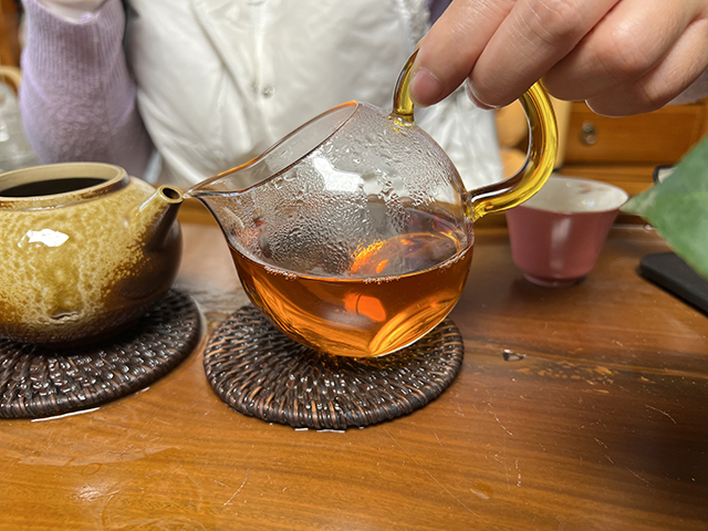 图为1999年9901批易武红印圆茶品鉴第九道茶汤