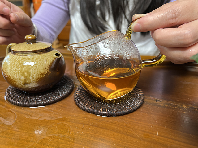 图为1999年9901批易武红印圆茶品鉴第十道茶汤
