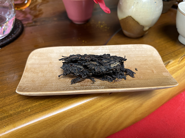 图为广州仓郎河98六山特制青饼