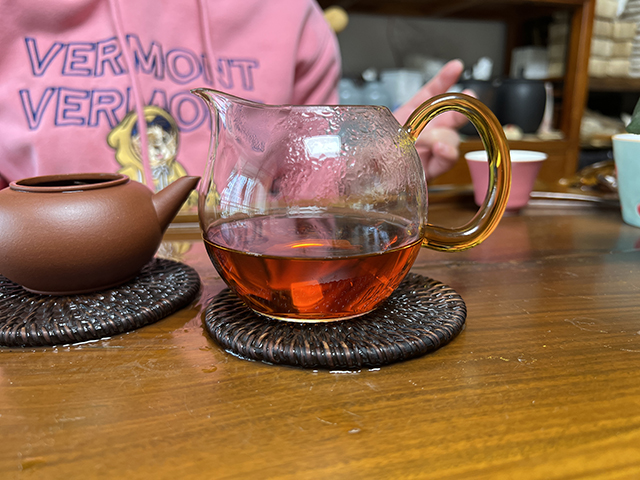 图为广州仓郎河98六山特制青饼