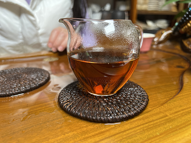 图为广州仓郎河98六山特制青饼