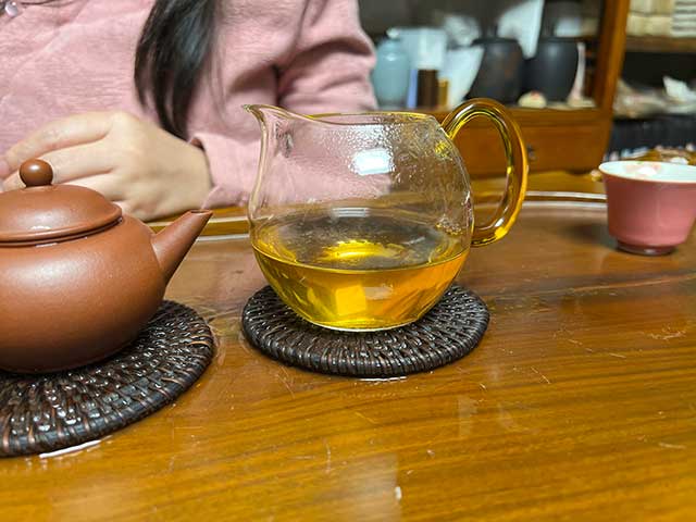 图为贡沱驿2006年云南景迈古树茶小饼