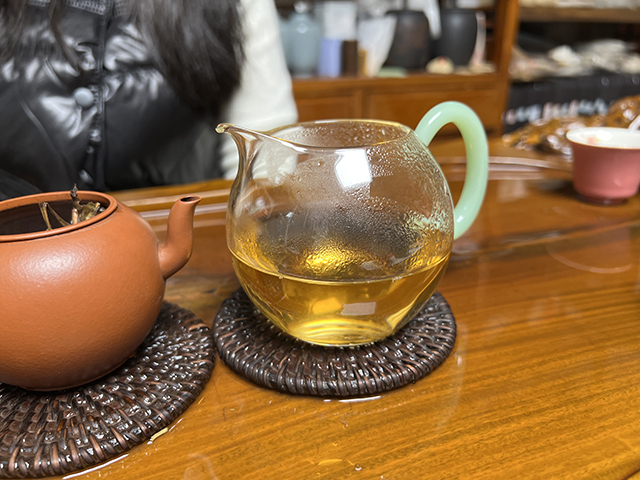 图为双花正德2004年易武名茶