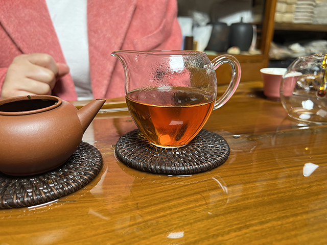 图为古六大茶山90年代蛮砖茶柱普洱茶