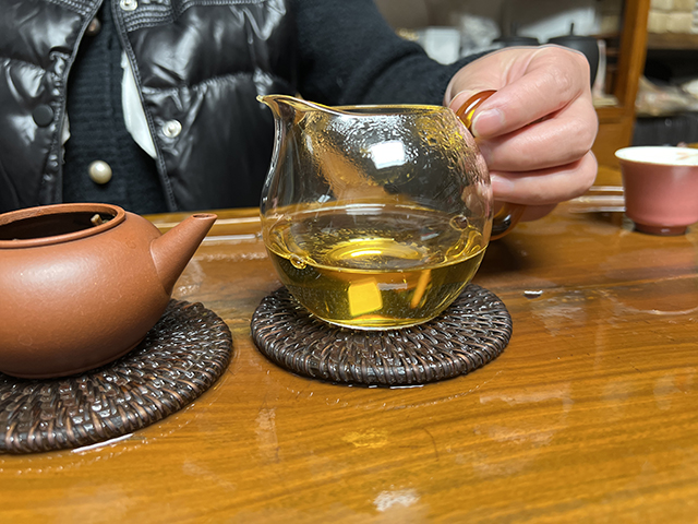 图为2010年易武刮风寨茶树王古树茶