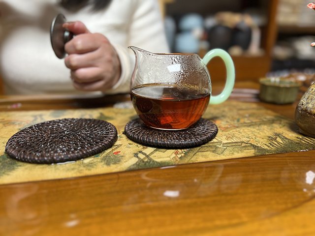 图为龑王牌红版2022年金魁莲熟茶