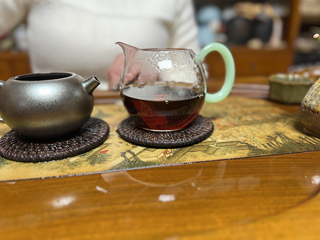 图为龑王牌红版2022年金魁莲熟茶