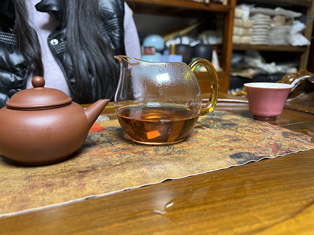图为昌达号2002年易武正山古树茶圆茶