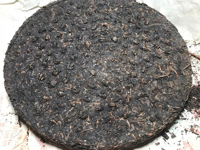 下关2005年繁体云厚纸T8653铁饼普洱茶品质特点