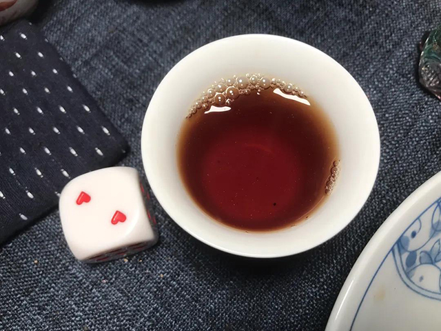 下关2005年繁体云厚纸T8653铁饼普洱茶品质特点