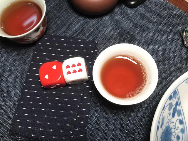 下关2005年繁体云厚纸T8653铁饼普洱茶品质特点