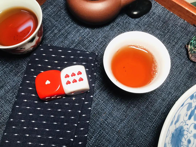 下关2005年繁体云厚纸T8653铁饼普洱茶品质特点