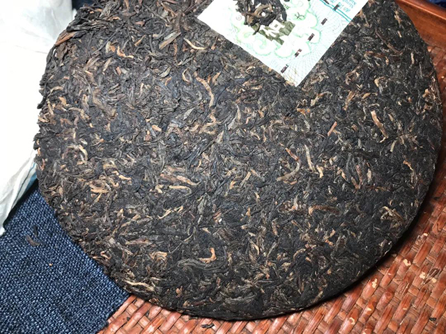 图为大益7542普洱茶