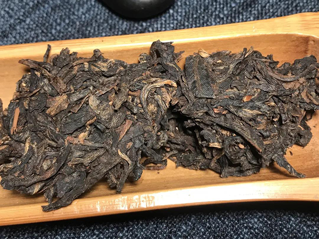 图为大益7542普洱茶