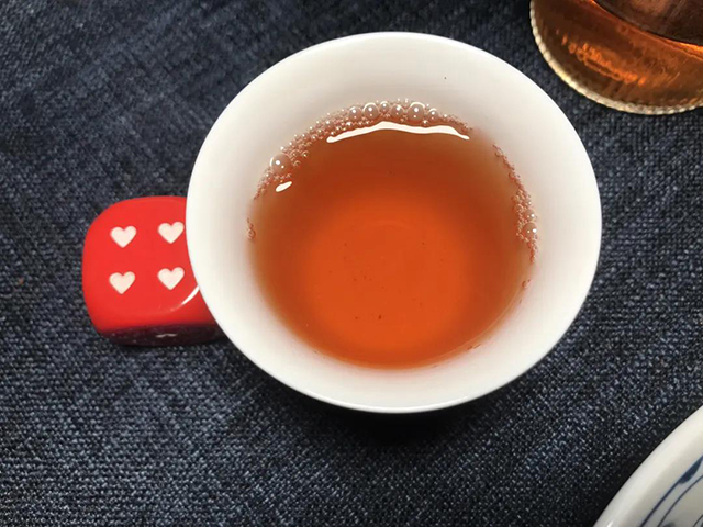 图为大益7542普洱茶