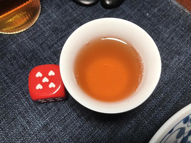 图为大益7542普洱茶