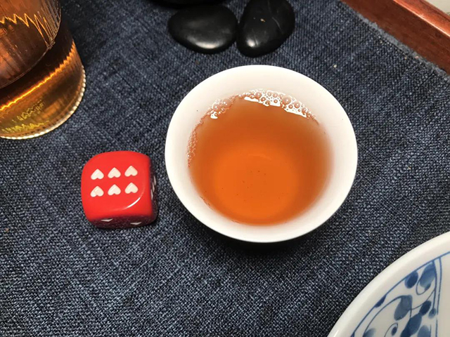 图为大益7542普洱茶