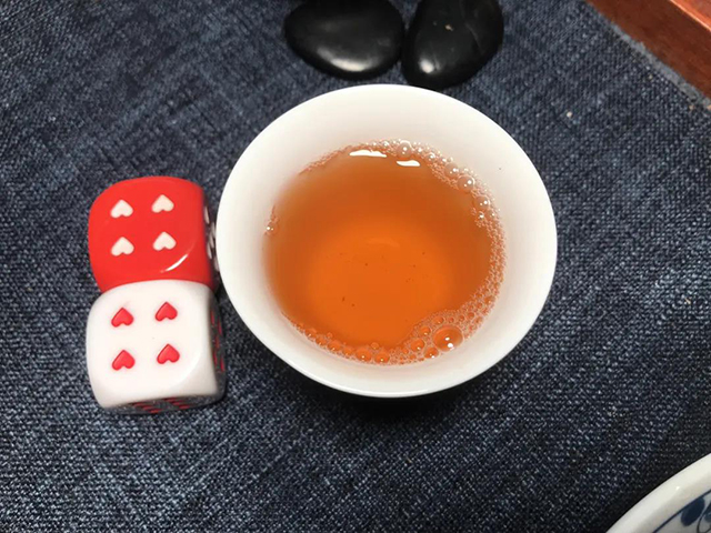图为大益7542普洱茶