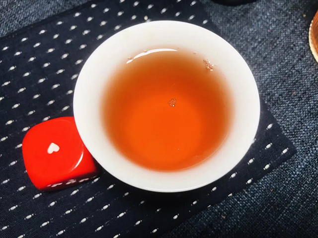 广隆2015年金韵青饼普洱茶品质特点