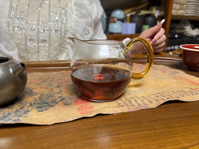 图为90年代7572黄印熟茶