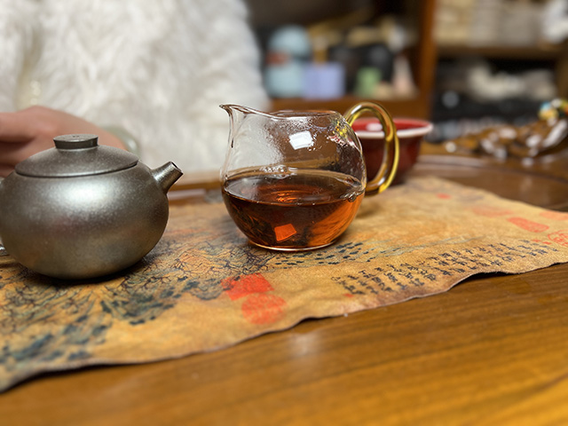 图为90年代7572黄印熟茶