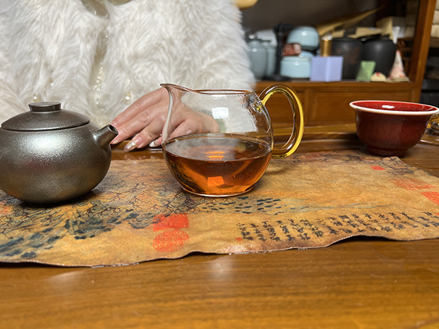 图为90年代7572黄印熟茶