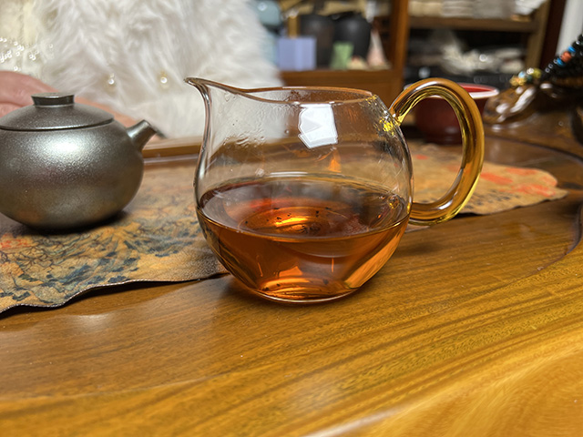 图为90年代7572黄印熟茶