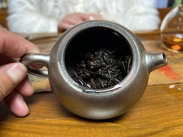 图为90年代7572黄印熟茶