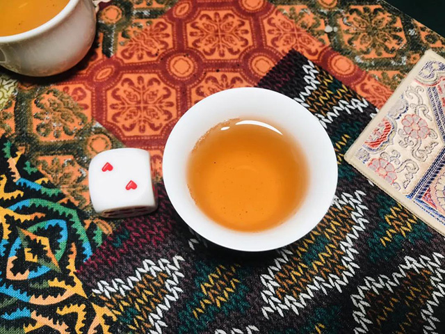 大益2011年易武正山青饼普洱茶