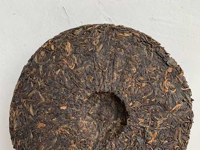 图为90年代班章王老生茶