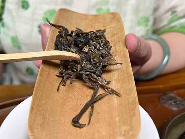 图为2021年摆尾箐古树茶小饼
