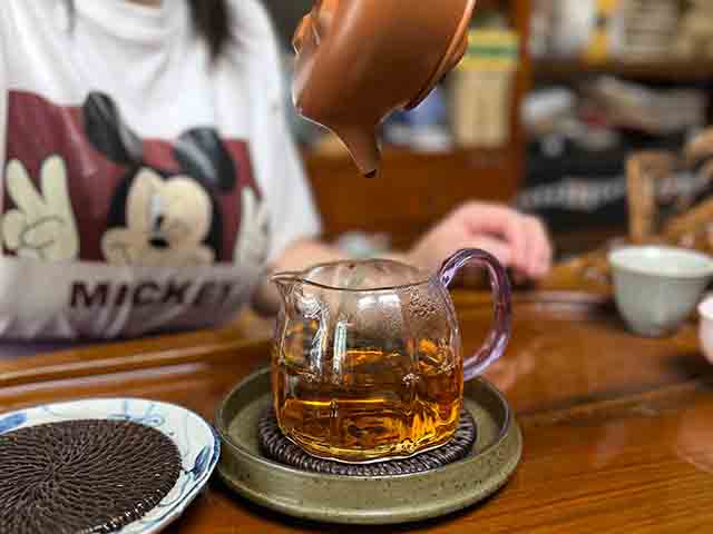 图为90年代红丝带云南金瓜贡茶500克沱