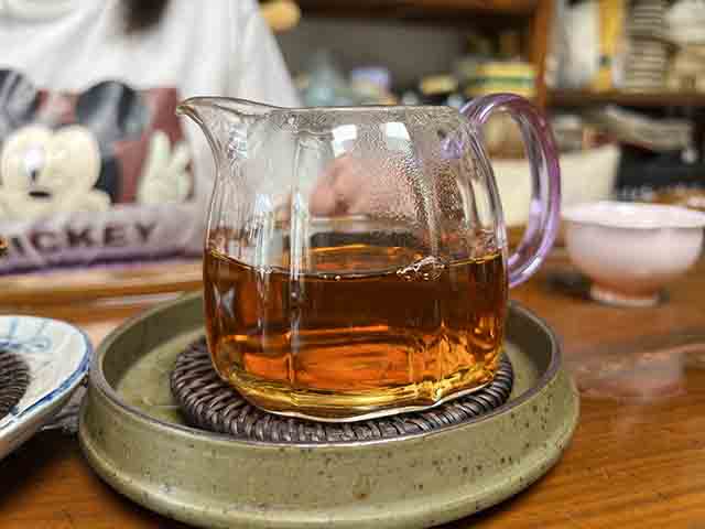 图为90年代红丝带云南金瓜贡茶500克沱