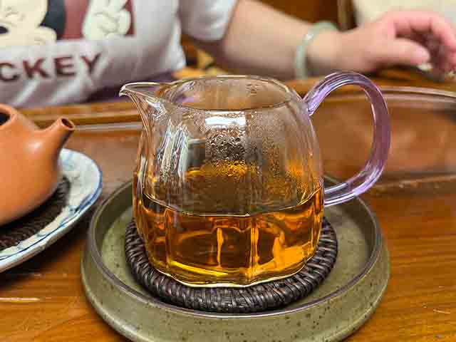 图为90年代红丝带云南金瓜贡茶500克沱