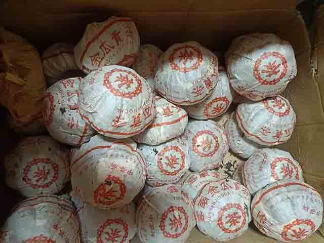 图为90年代红丝带云南金瓜贡茶500克沱
