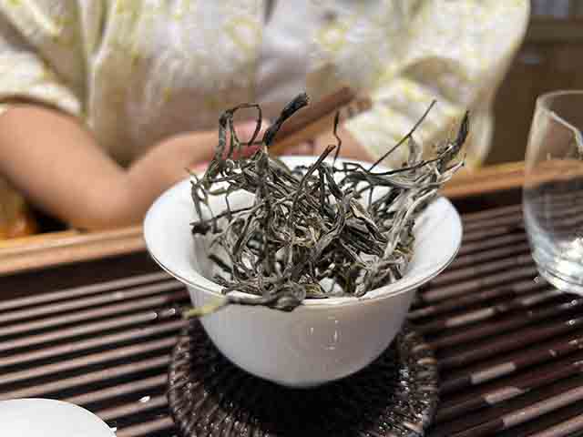 图为2025易武哆依树高杆古树茶