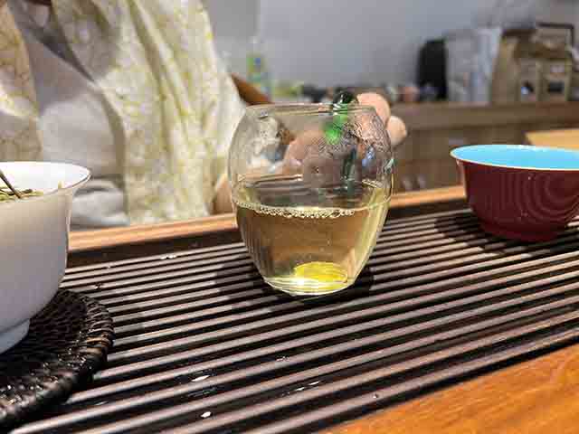图为2025易武哆依树高杆古树茶